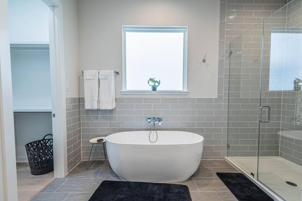Charming 3-Bedroom Luxury Home Near Downtown, Nrg, Galleria & Medical Center Houston Eksteriør bilde