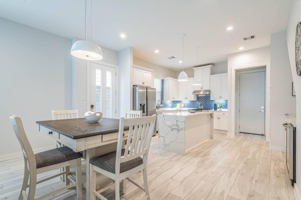 Charming 3-Bedroom Luxury Home Near Downtown, Nrg, Galleria & Medical Center Houston Eksteriør bilde